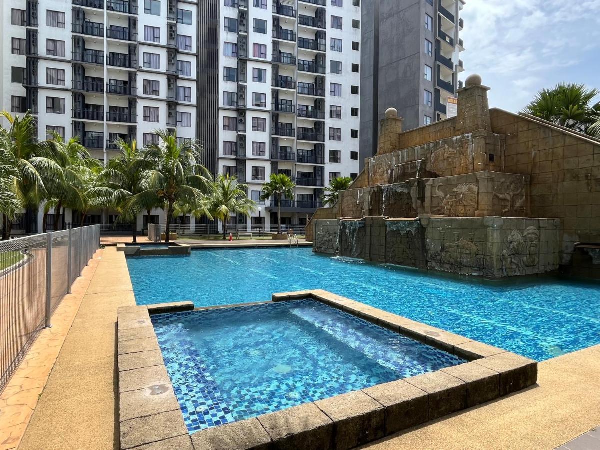 Sg Resort Residence - Beach & Waterpark Kuantan Exterior photo
